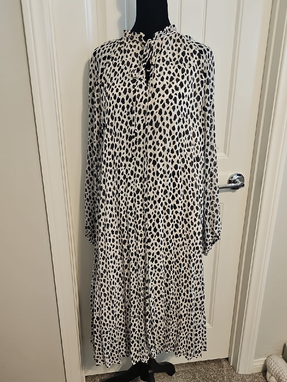 Ann Taylor Black and Cream Animal Print Long Sleeve Midi Dress